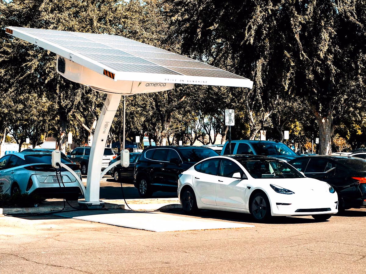 Chargeur de batteries sans fil pour voiture électrique