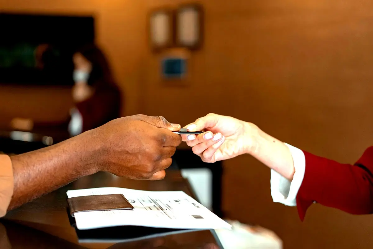 Défis et solutions pour la satisfaction client à l'hôtel ITTOURAR