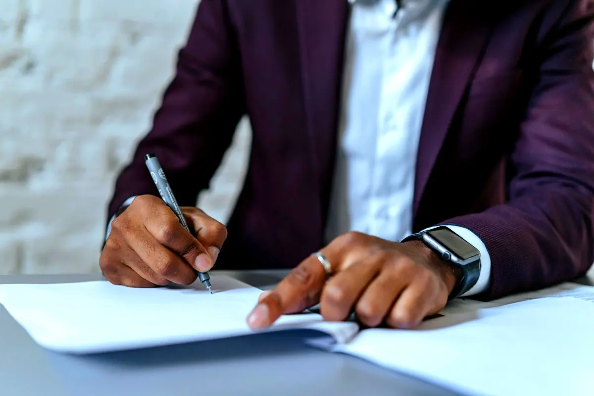 Rôle essentiel des auxiliaires de justice en gestion foncière