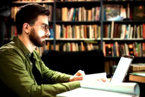 Méthodologie d'analyse littéraire de Sebbar : une étude essentielle